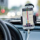 Aanraken van de smartphone tijdens het autorijden strafbaar